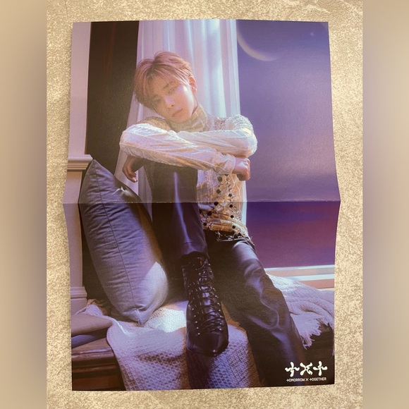 (2) Tomorrow x Together Albums: Lullaby & Angel~Taehyun Version - Picture 6 of 10